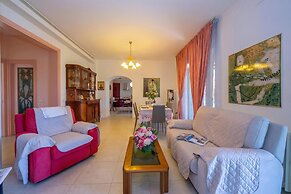 Villa Clara few km from the sea