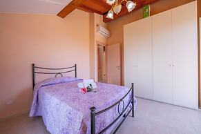 Villa Clara few km from the sea