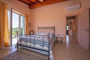 Villa Clara few km from the sea