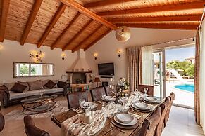 Five bedroom villa Emily with pool