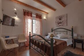 Five bedroom villa Emily with pool