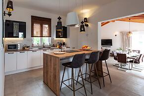 Five bedroom villa Emily with pool