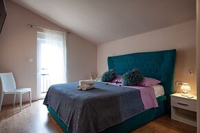 Five bedroom villa Emily with pool