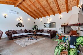 Five bedroom villa Emily with pool