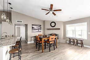 The Diamond - Private Pool / Pet Friendly / 4BD Near Arena