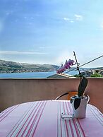 Beautiful Coastline View Apartment a4