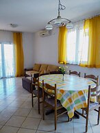 Beautiful Coastline View Apartment a4