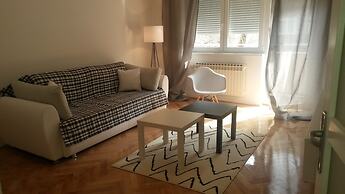 Apartment Sarita With the Balcony, Near the Main bus Station