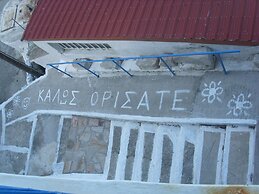 Alkistis Cozy By The Beach Apt in Ikaria Island, Therma Ground Floor