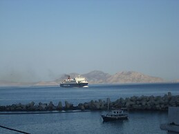 Alkistis Cozy By The Beach Apt in Ikaria Island, Therma Ground Floor