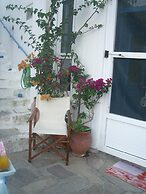 Alkistis Cozy By The Beach Apt in Ikaria Island, Therma Ground Floor