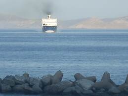 Alkistis Cozy By The Beach Apt in Ikaria Island, Therma Ground Floor