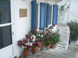 Alkistis Cozy By The Beach Apt in Ikaria Island, Therma Ground Floor