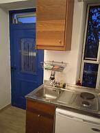 Alkistis Cozy By The Beach Apt in Ikaria Island, Therma Ground Floor