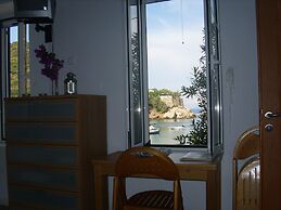 Alkistis Cozy By The Beach Apt in Ikaria Island, Therma Ground Floor