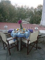 Alkistis Cozy By The Beach Apt in Ikaria Island, Therma Ground Floor