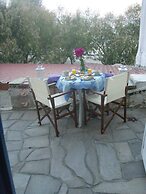 Alkistis Cozy By The Beach Apt in Ikaria Island, Therma Ground Floor
