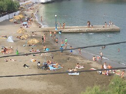 Alkistis Cozy By The Beach Apt in Ikaria Island, Therma Ground Floor