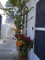 Alkistis Cozy By The Beach Apt in Ikaria Island, Therma Ground Floor