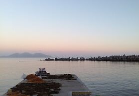 Alkistis Cozy By The Beach Apt in Ikaria Island, Therma Ground Floor