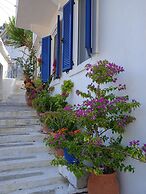 Alkistis Cozy By The Beach Apt in Ikaria Island, Therma Ground Floor