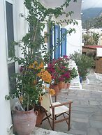 Alkistis Cozy By The Beach Apt in Ikaria Island, Therma Ground Floor