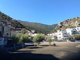 Alkistis Cozy By The Beach Apt in Ikaria Island, Therma Ground Floor