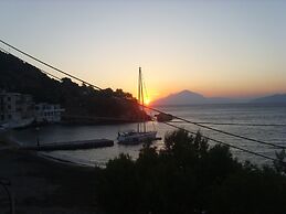 Alkistis Cozy by The Beach Apartment in Ikaria Island Intherma Bay - 2