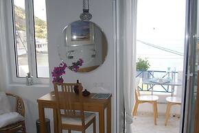Alkistis Cozy By The Beach Apt In Ikaria Island, Therma 1st Floor