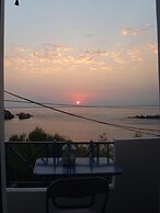 Alkistis Cozy By The Beach Apt In Ikaria Island, Therma 1st Floor