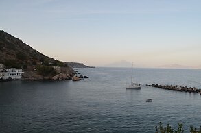 Alkistis Cozy By The Beach Apt In Ikaria Island, Therma 1st Floor