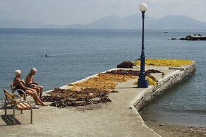 Alkistis Cozy By The Beach Apt In Ikaria Island, Therma 1st Floor