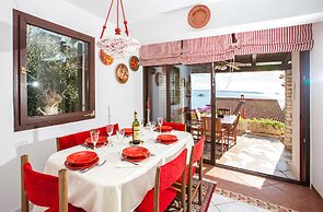 Villa Masha is a Detached House, Very Finely Accommodating 6 to 7 Pers