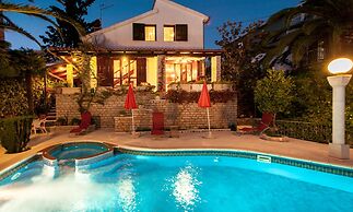 Villa Masha is a Detached House, Very Finely Accommodating 6 to 7 Pers