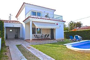 House With Private Pool With Direct Acces to the Beach