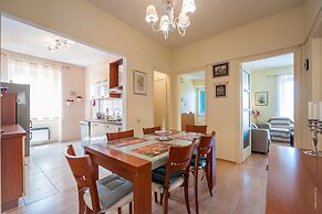 Vera Seaview Apartment