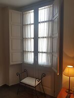 Stylish And Spacious 1 Bedroom Flat In Trendy Area