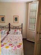 Stylish And Spacious 1 Bedroom Flat In Trendy Area