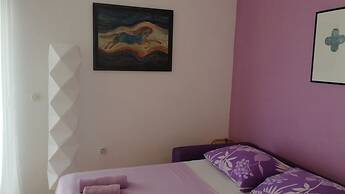 Room in Apartment - Villa Puljic : In This Charming App. With 4 you Wi