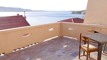 Cosy Apartment With sea View and one Bedroom