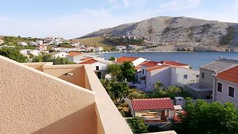 Cosy Apartment With sea View and one Bedroom