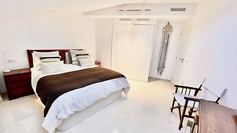 Luxury Apartment Overlooking Javea Bay and Mountains