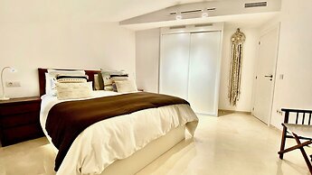 Luxury Apartment Overlooking Javea Bay and Mountains