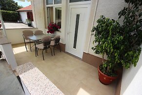 Family Apartment Mirela Borik