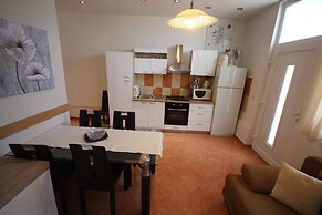 Family Apartment Mirela Borik