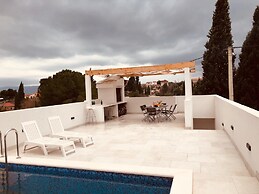 Villa Dragi, Villa With Pool and big Terrace, sea View, Peacfully and