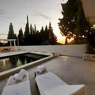 Villa Dragi, Villa With Pool and big Terrace, sea View, Peacfully and