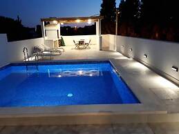 Villa Dragi, Villa With Pool and big Terrace, sea View, Peacfully and