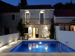 Villa Dragi, Villa With Pool and big Terrace, sea View, Peacfully and