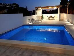 Villa Dragi, Villa With Pool and big Terrace, sea View, Peacfully and